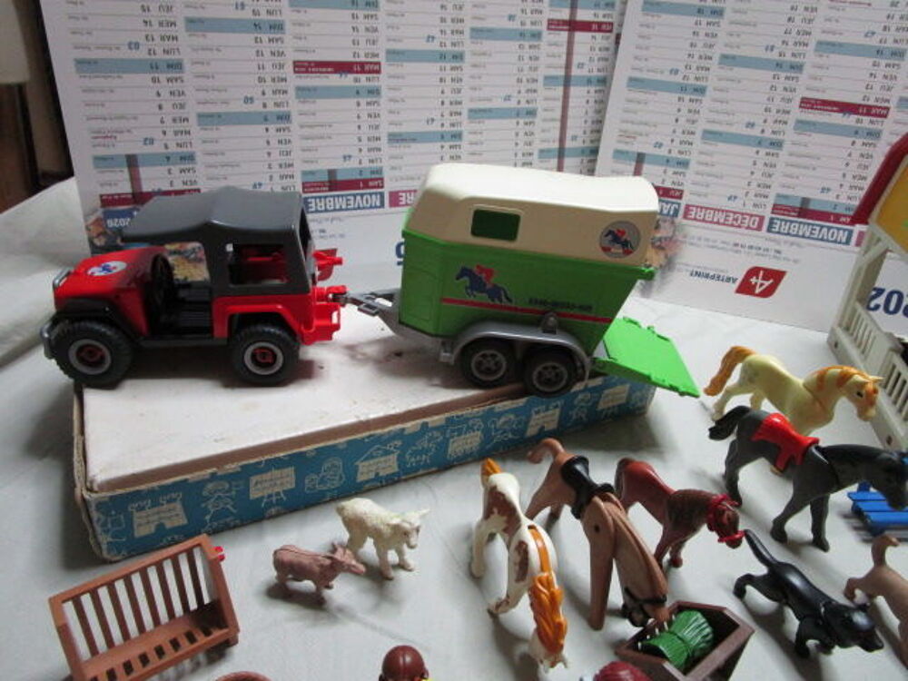 LOT FERME PLAYMOBIL +ACCESSOIRES JEEP+ REMORQUE Jeux / jouets