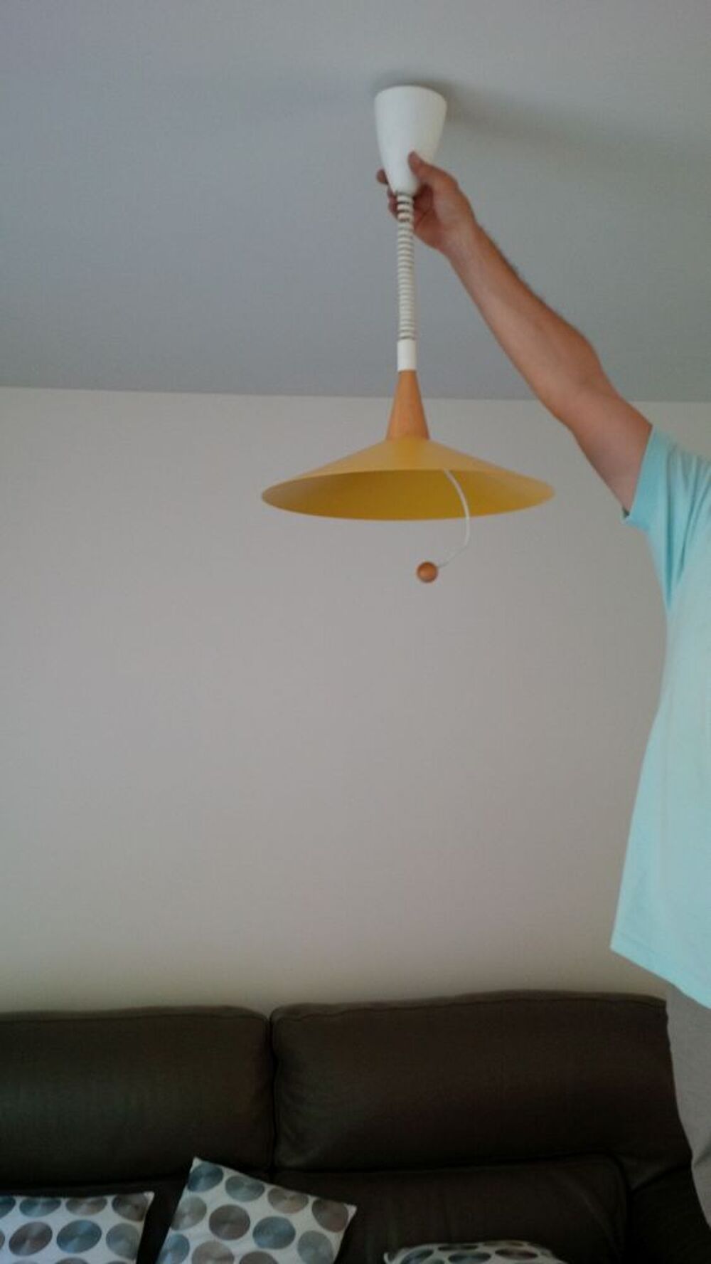ABAT-JOUR EN ACIER LAQUE AVEC BOULE BOIS DESIGN Décoration