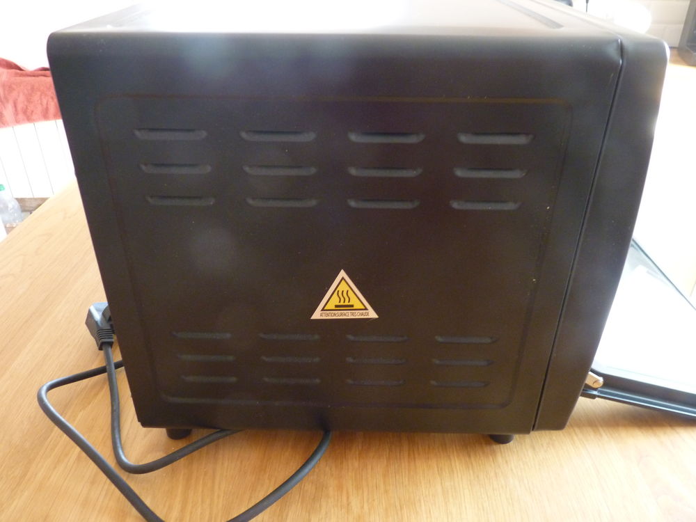 Four &eacute;lectrique 28 litres Thomson. Electrom�nager