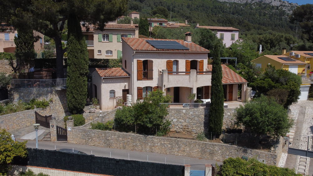 Maison 5 pièces 136 m² · à Le Revest-les-Eaux · 136 m² · 493 000 €