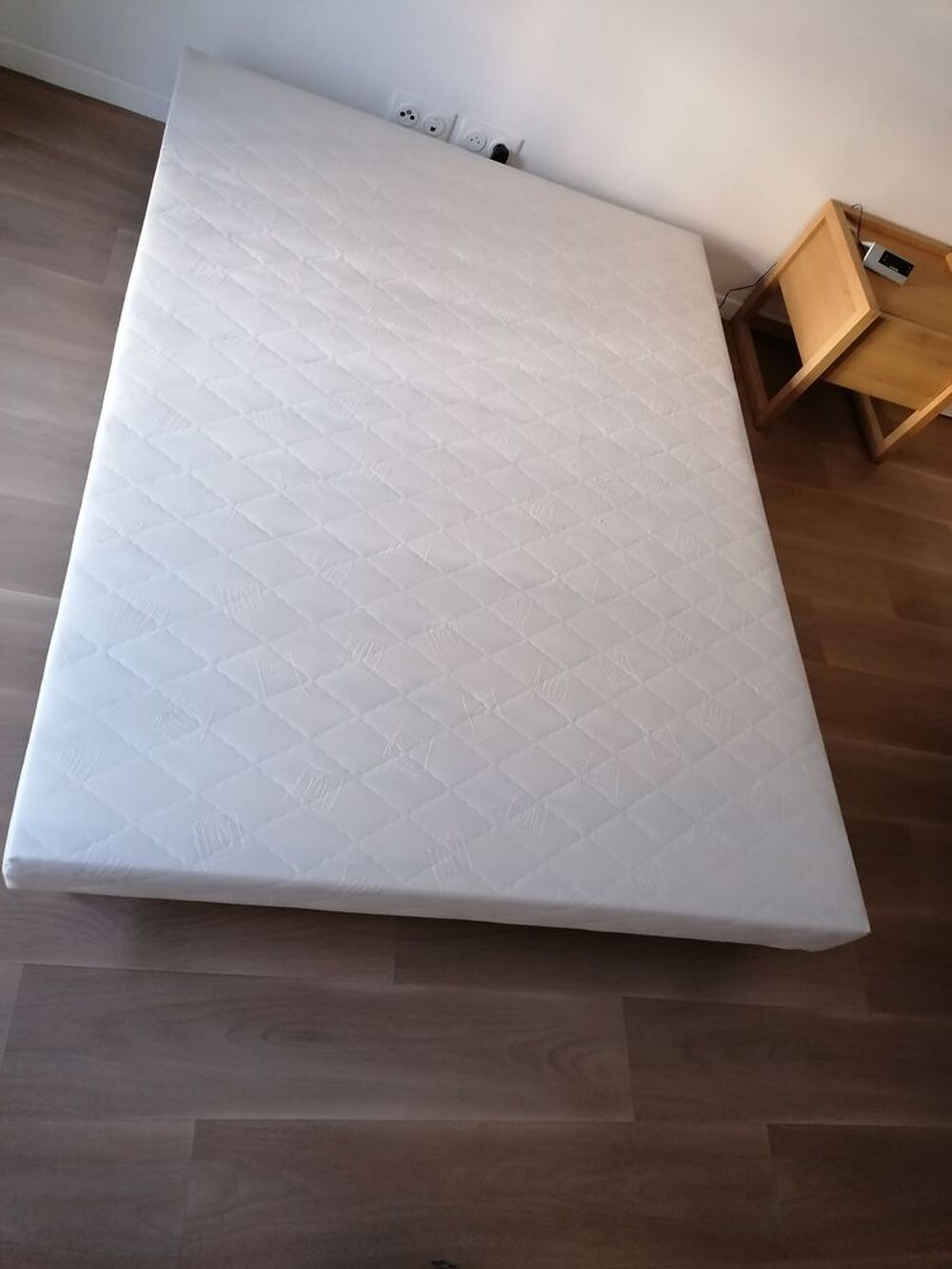 Sommier tapissier longueur =190 cm largeur =140 cm Meubles