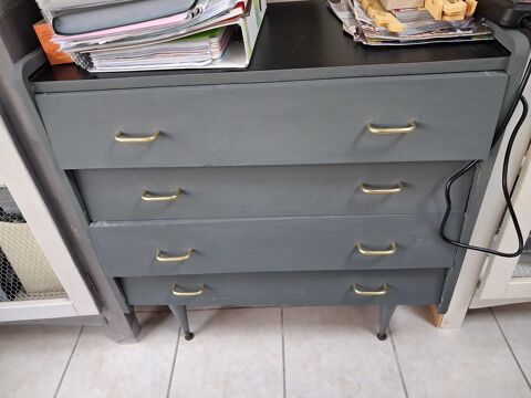 Commode années 50 relookee
repeinte en gris La Roche-sur-Yon (85)