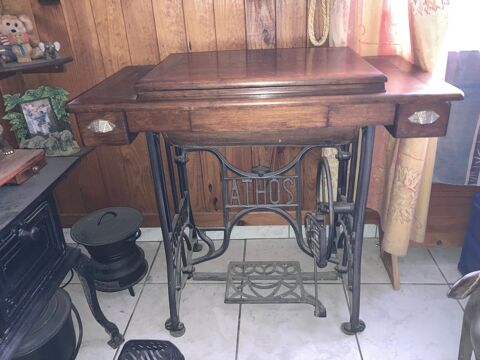 Ancienne machine � coudre � p�dale ATHOS 50 Les �glisottes-et-Chalaures (33)