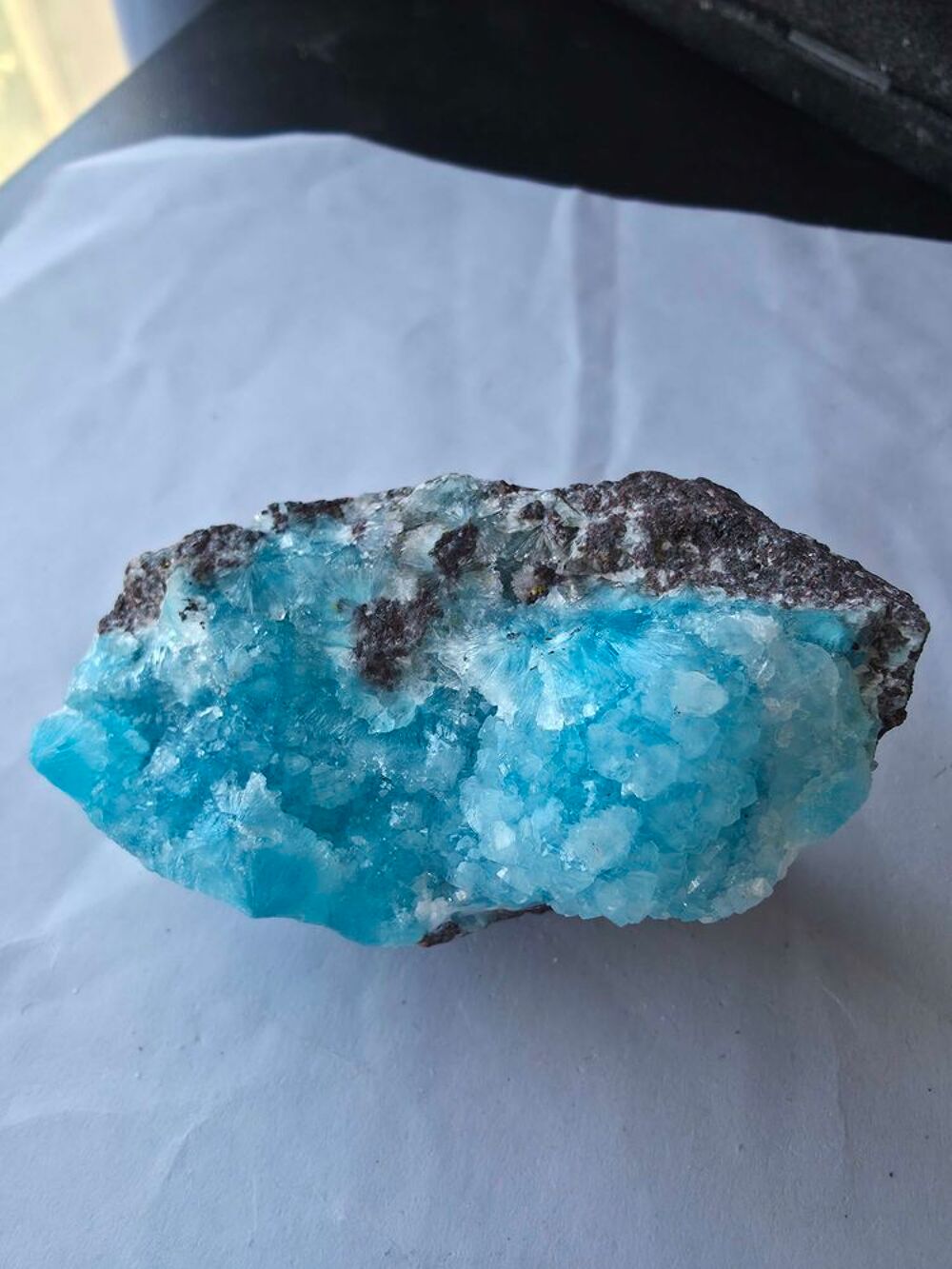 Cristal H&eacute;mimorphite Bleu Electrique sur Matrice-6,7 cm 