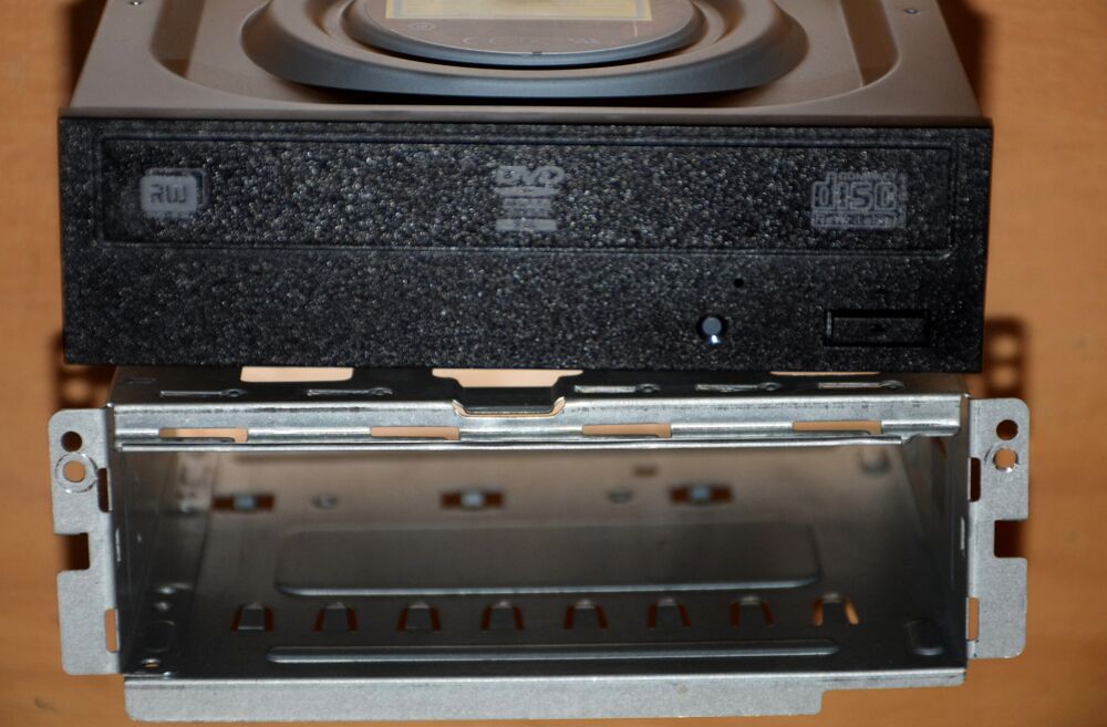 -Lecteur CD DVD RW - Compact Disc Hitachi. Avec tiroir. Matériel informatique