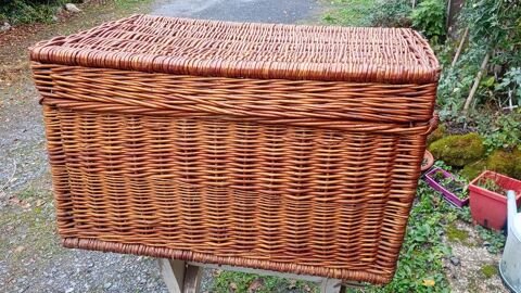 Malle ancienne en osier tressé 73x46x44 Persac (86)