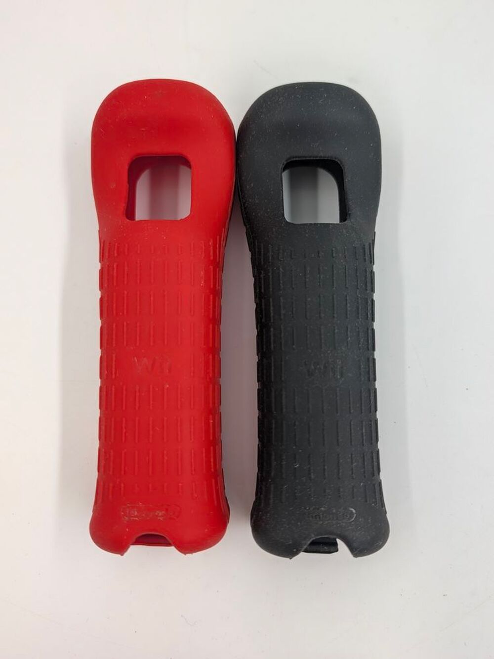 Lot d'accessoires Nintendo Wii protections pour manettes... Consoles et jeux vidéos