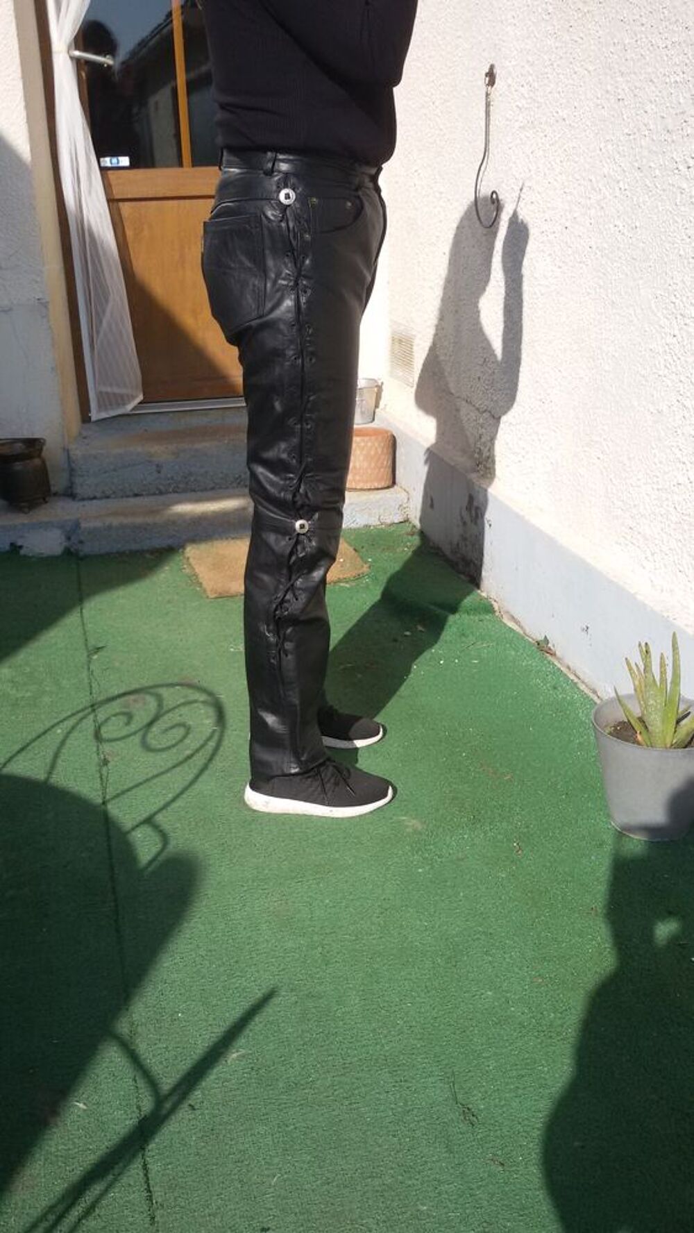 Pantalon en cuir homme ou femme. Taille 38 &agrave; 40. 
Vêtements