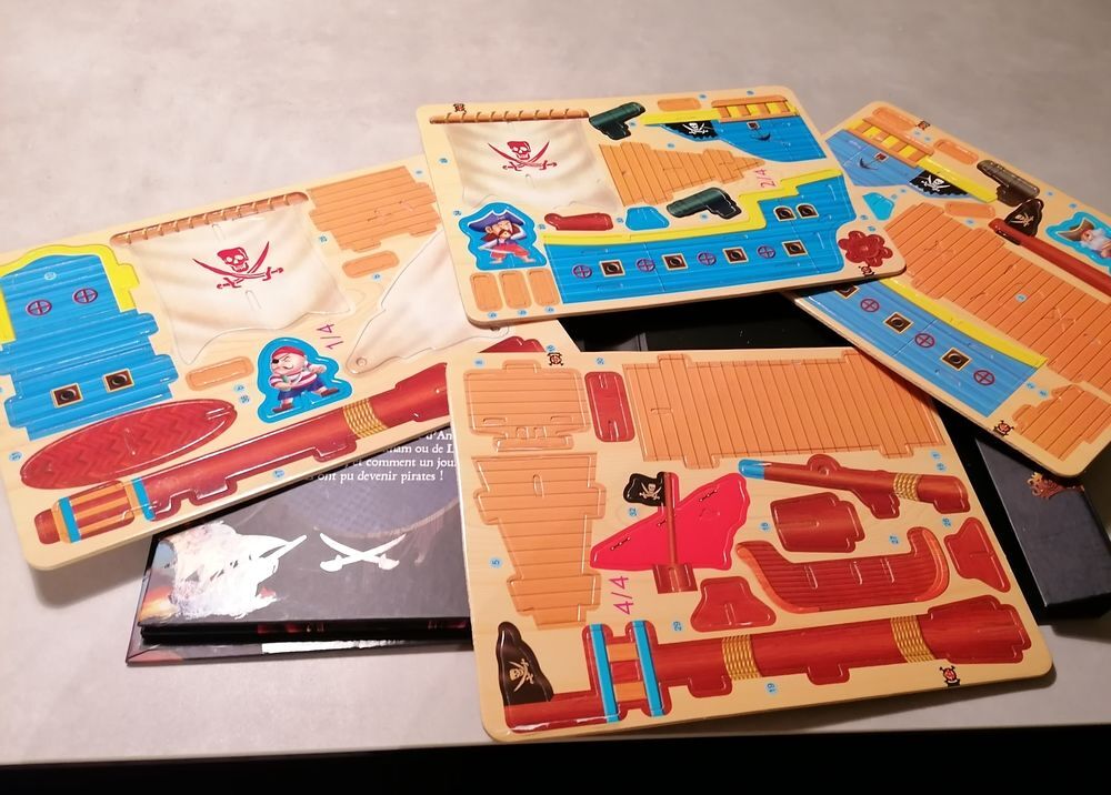 Livre et planches sur la vie des Pirates Jeux / jouets