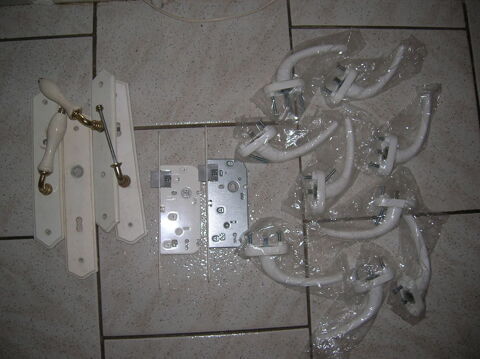 9 poign�es portes+ 2 serrures+ 3 poign�es Reims (51)