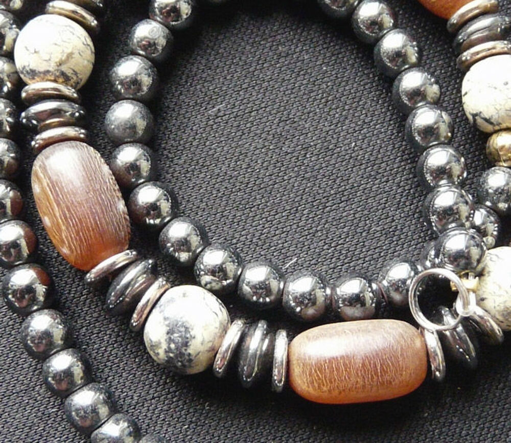 Petit Collier de perles vertes en r&eacute;sine color&eacute;es-ras-de-cou Bijoux et montres
