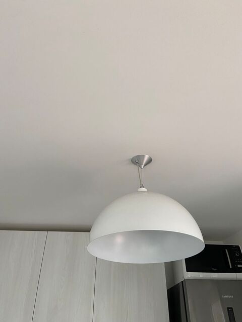Suspension en m�tal blanc 60 Antibes (06)