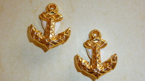 BOUCLES OREILLES DORE OR FIN.  Rochas  90 Nice (06)