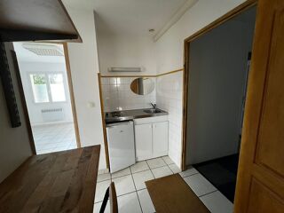   Entrepôt de 236 m² avec bureaux et 4 places de parking Merville