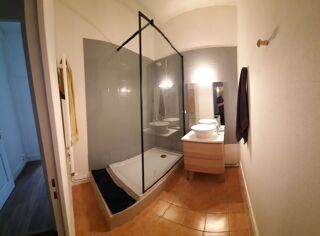  Appartement à louer 2 pièces 63 m²