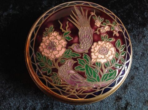 BOITE EN CUIVRE (LAITON) RONDE COUVERCLE �MAILL� Envoi Poss 27 Tr�gunc (29)