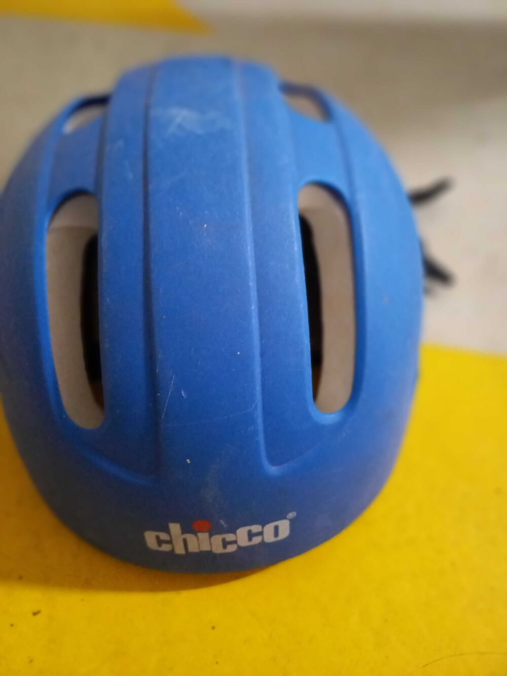 vendre plusieurs casque &agrave; v&eacute;lo pour enfant. 4  l'unit&eacute;. tr&egrave;s bonne &eacute;tat Sports