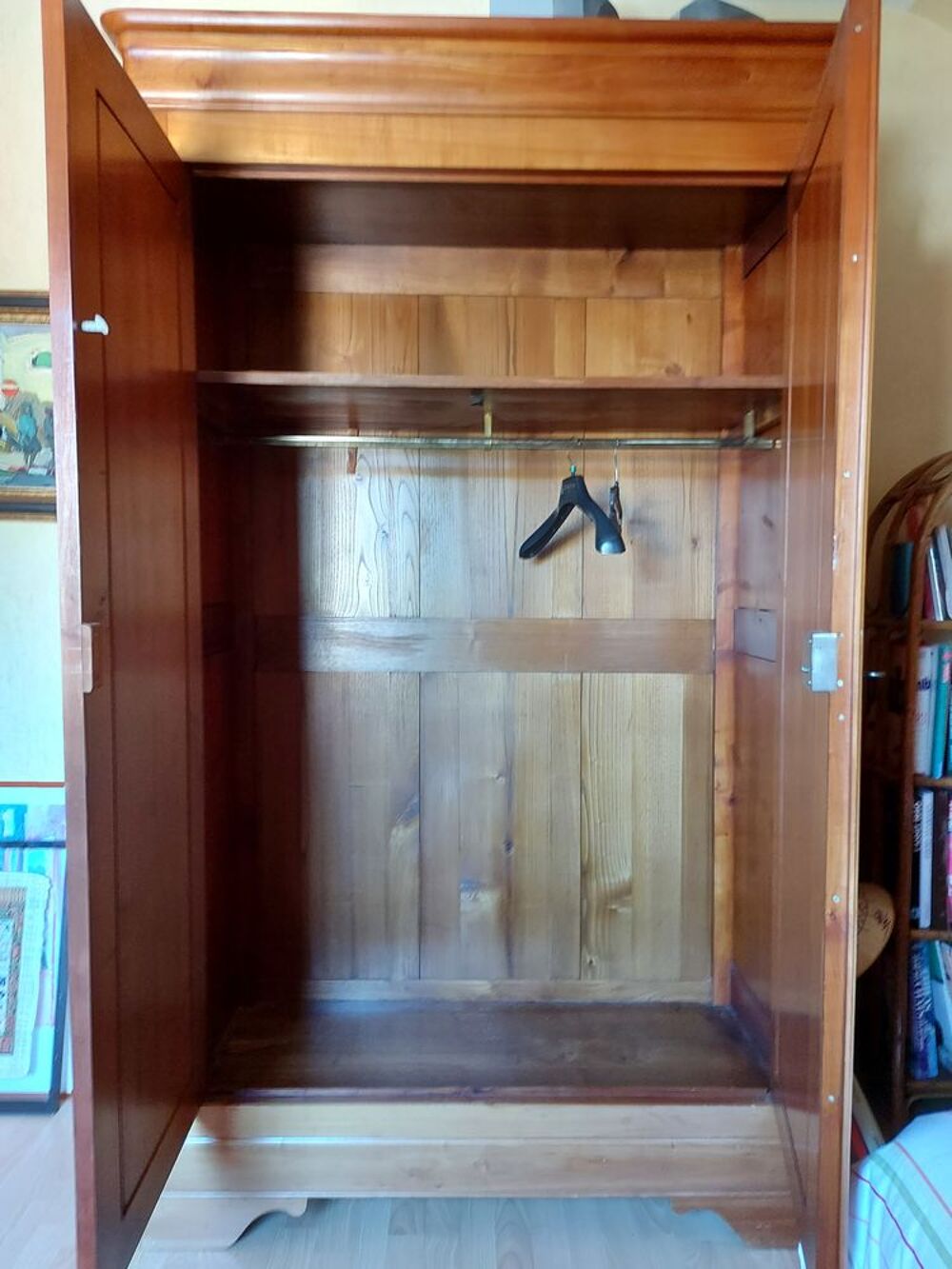 Armoire, &eacute;tag&egrave;re et penderie en merisier Meubles