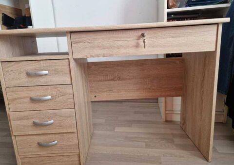 Grand bureau en bois avec 5 tiroirs. 0 Lyon 7 (69)