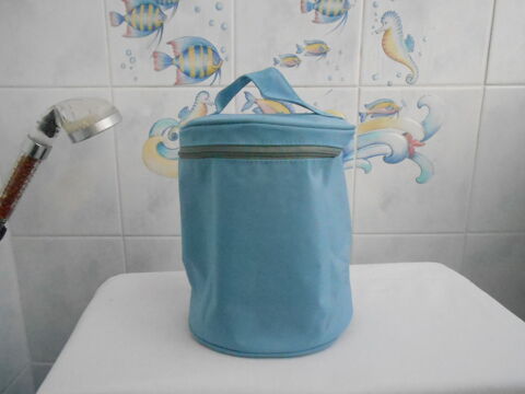 S147 	
Trousse de toilette ronde	 2 Marseille 6 (13)