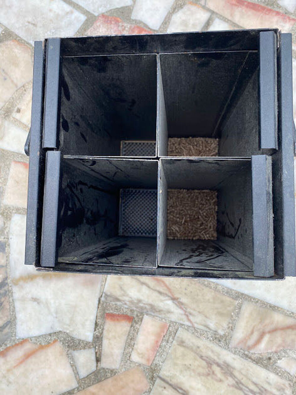Seau &agrave; Pellets - Distribution Facile et Propre-Capacit&eacute; 15kg Bricolage