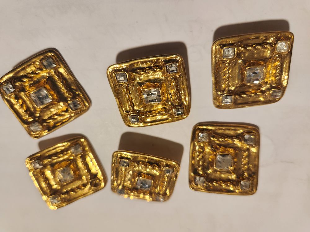 Lot de 6 Boutons carr&eacute; dor&eacute; strass crystal Bijoux et montres