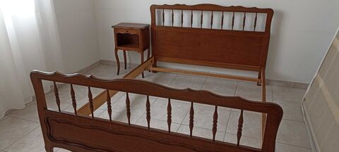 Lit deux places et table de chevet 80 La Peyrade (34)