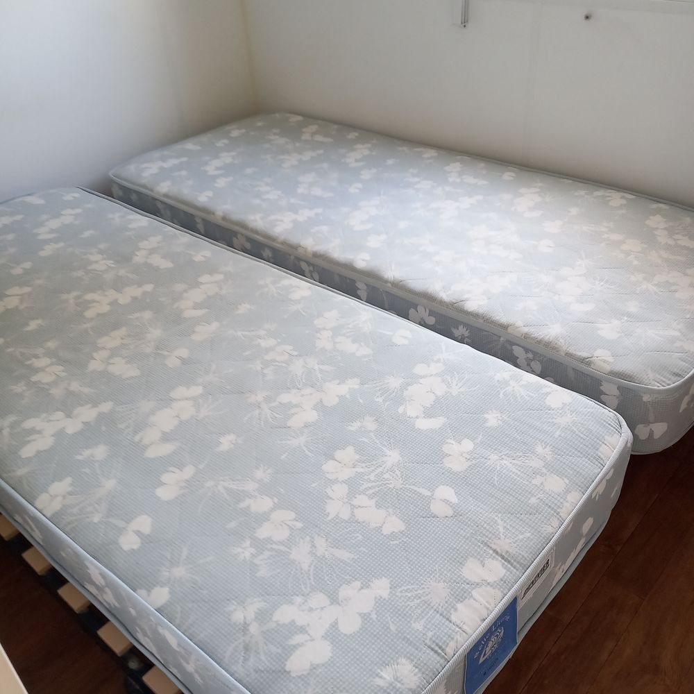 2 lits de 80cm 
' Meubles
