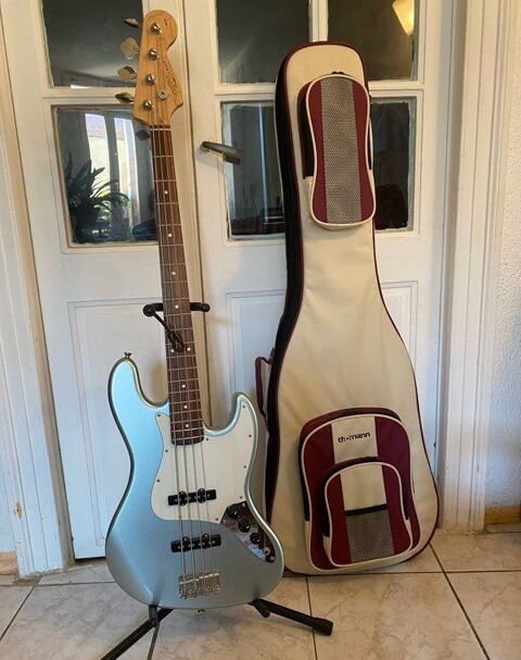 Jazz Bass Squier et sa housse M�ze (34)