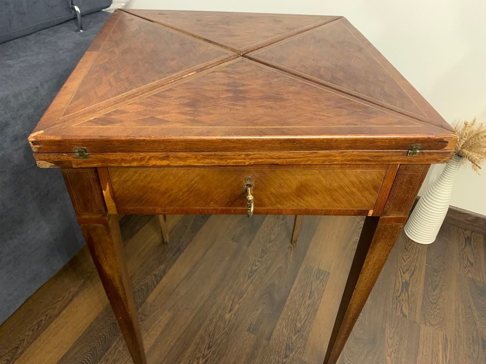 Table de jeu dites mouchoir &agrave; r&eacute;nover Meubles