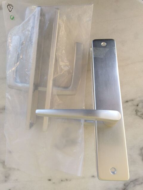 2 paires de poign�es m�tal pour porte 15 Montpellier (34)