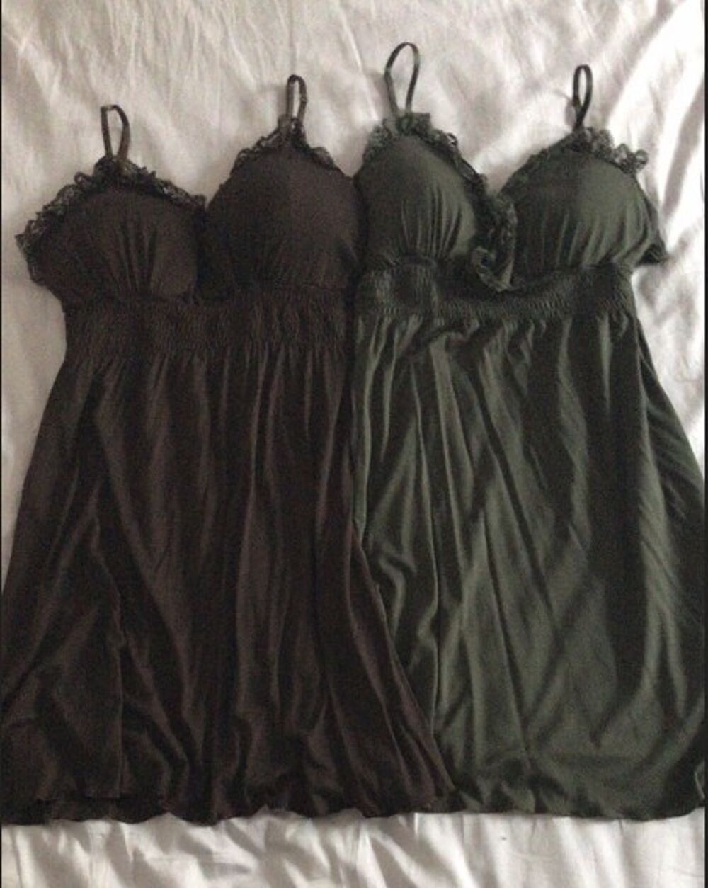 Lot de 2 robes d'&eacute;t&eacute; avec bretelles dentelle Vêtements