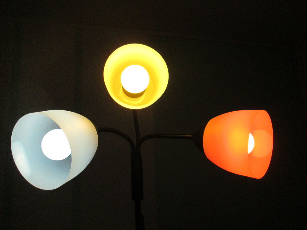 LAMPADAIRE SUR PIEDS 3 LUMIERES LED EN COULEUR Décoration