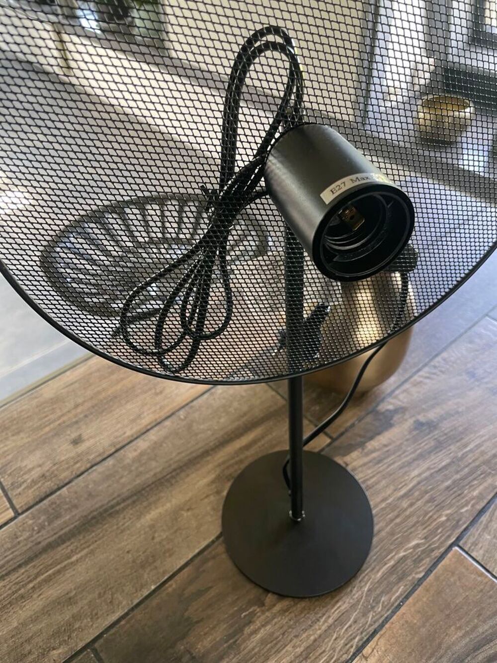 lampe design noir en m&eacute;tal Décoration
