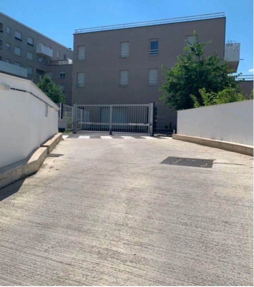 Location Parking/Garage PLACE PARKING MEAUX QUARTIER BEAUVAL Meaux