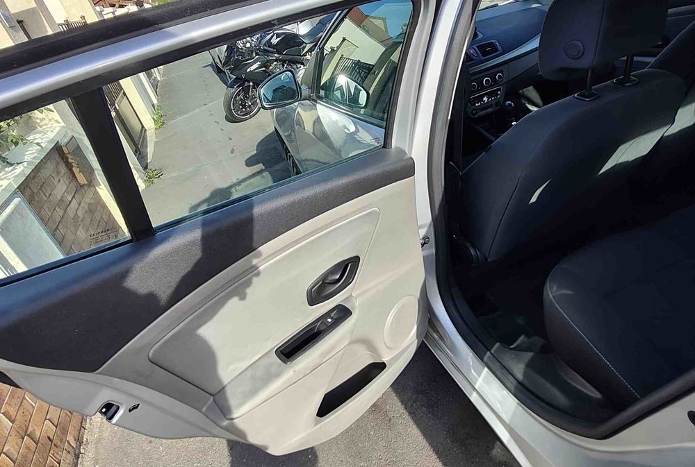 M&eacute;gane III RENAULT MEGANE III 1.6 110 ETHANOL AUTHENTIQUE 2011 occasion 93430 Villetaneuse