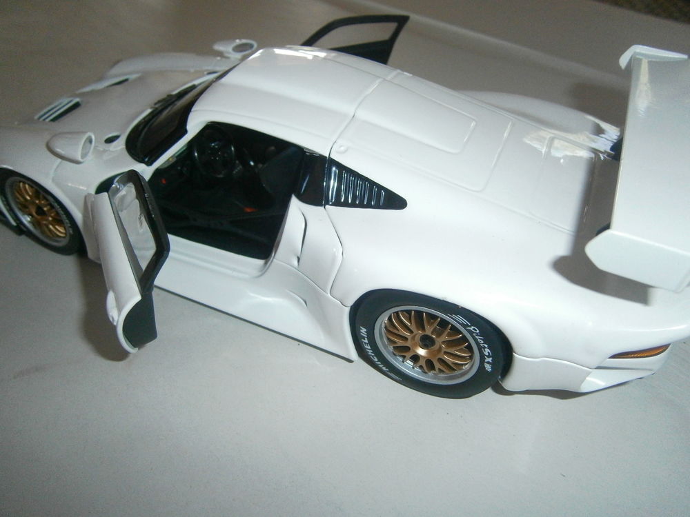 MINIATURE UT 1/18 PORSCHE 911 GTI 1996 
