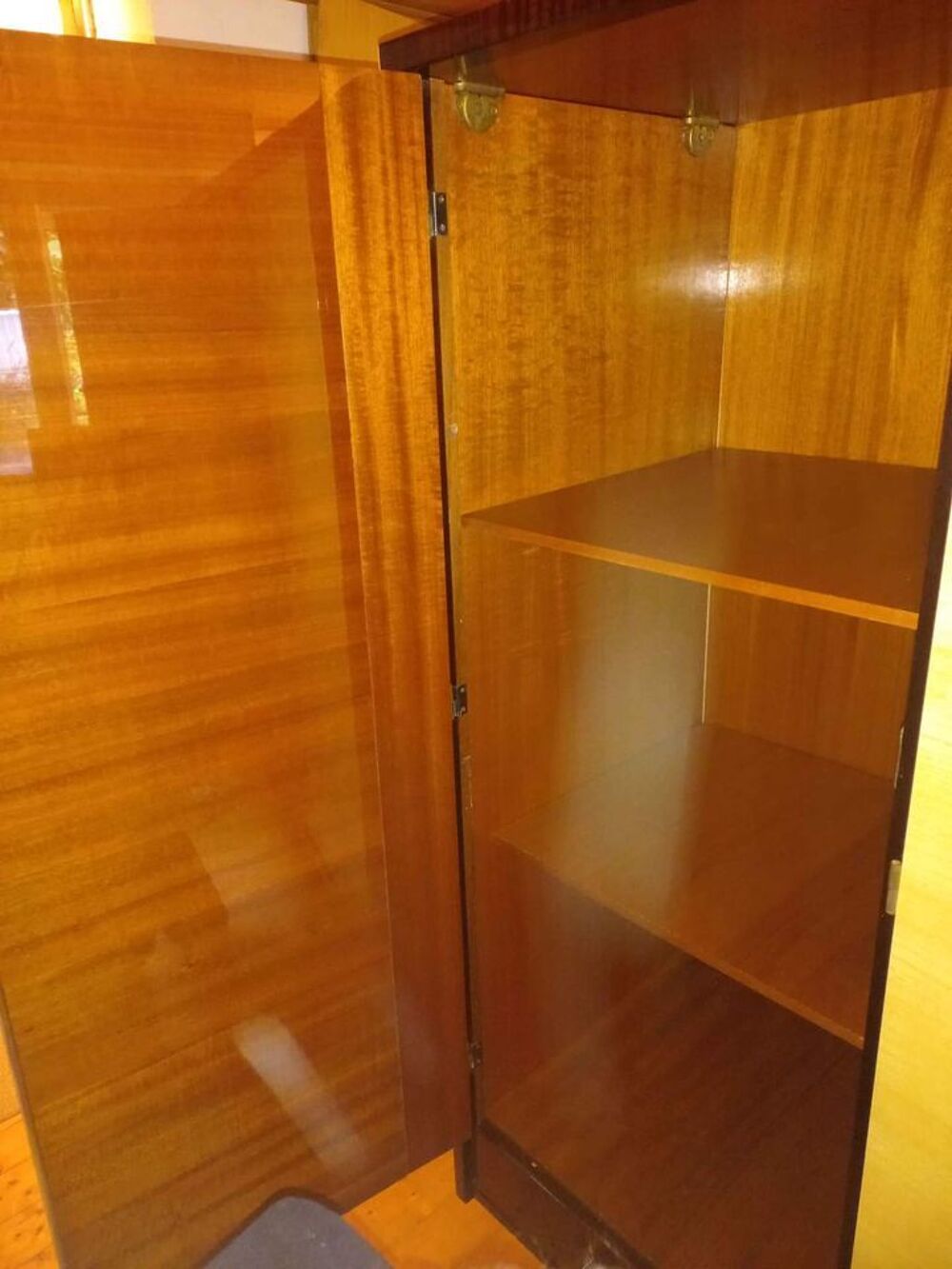 Armoire 4 portes type palissandre bois blanc laqu&eacute; Meubles