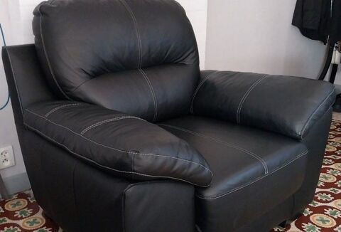 fauteuil en cuir noir tres bon etat Flines-lez-Raches (59)