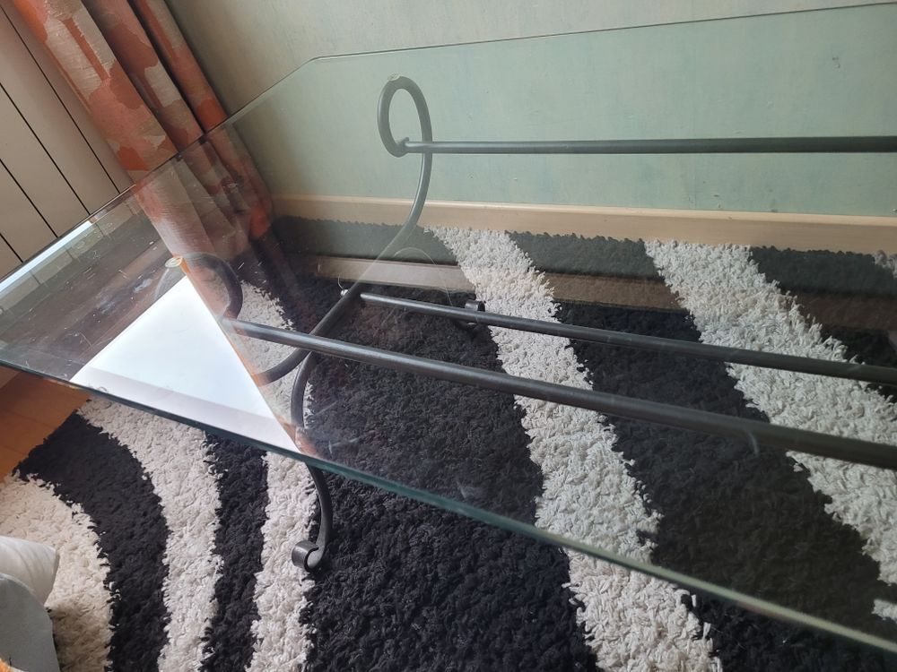 Table basse en fer forg&eacute; et plateau en verre en Bon &eacute;tat Meubles
