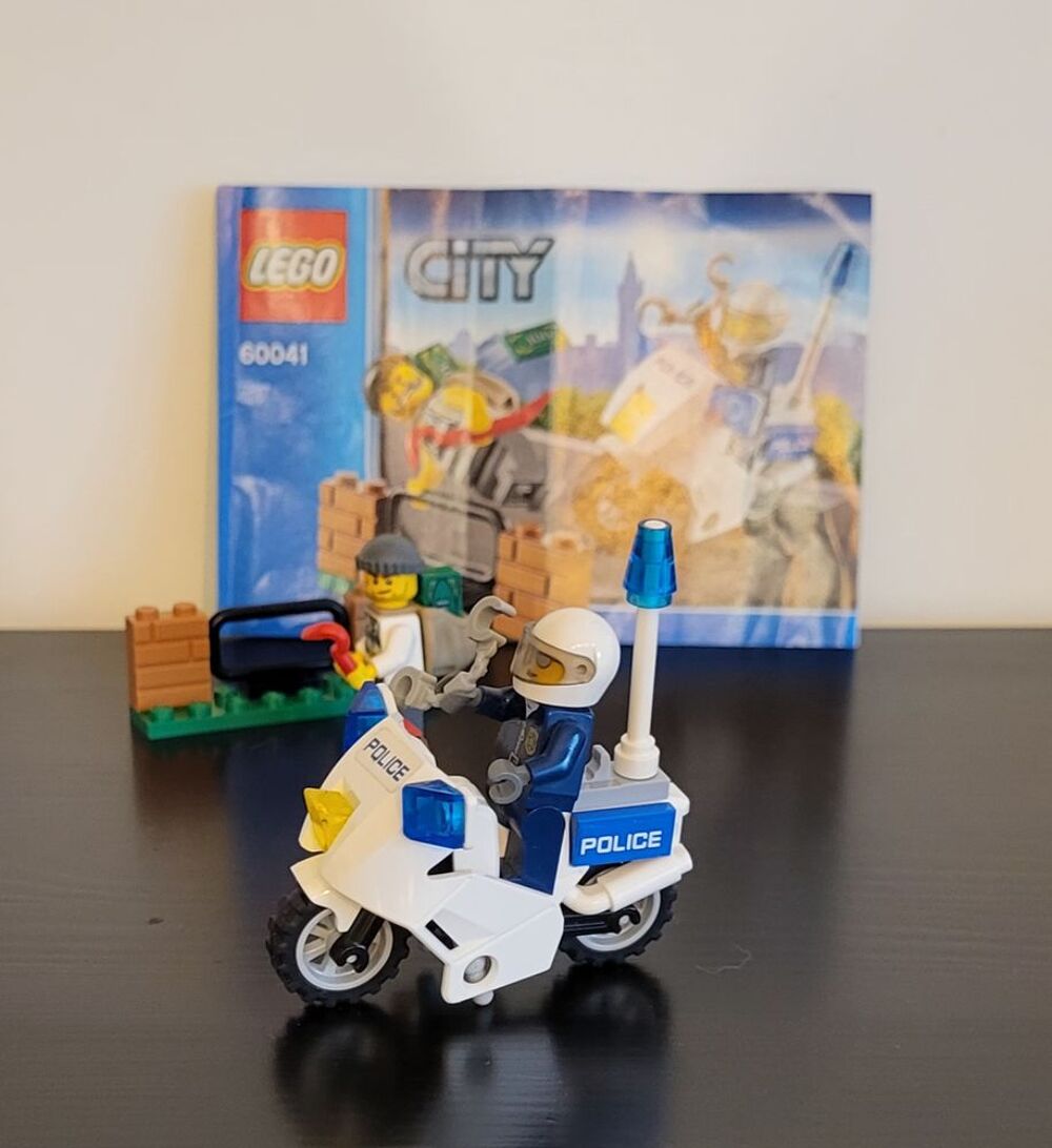 Lego city &agrave; la poursuite du bandit 60041 Jeux / jouets