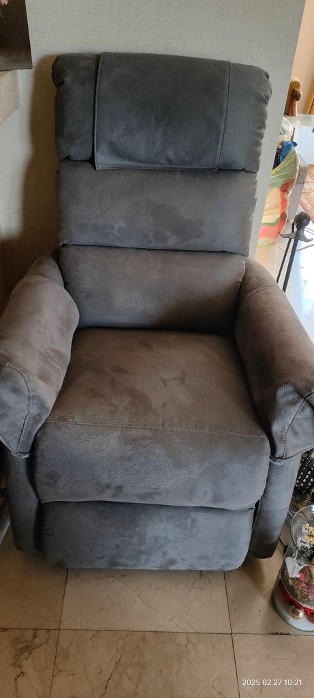 Fauteuil confortable en tissu gris velours tr&egrave;s doux Meubles