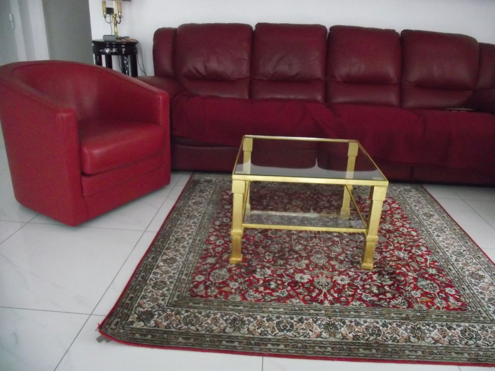 TABLE BASSE DOREE A LA FEUILLES 24 CARATS. Meubles