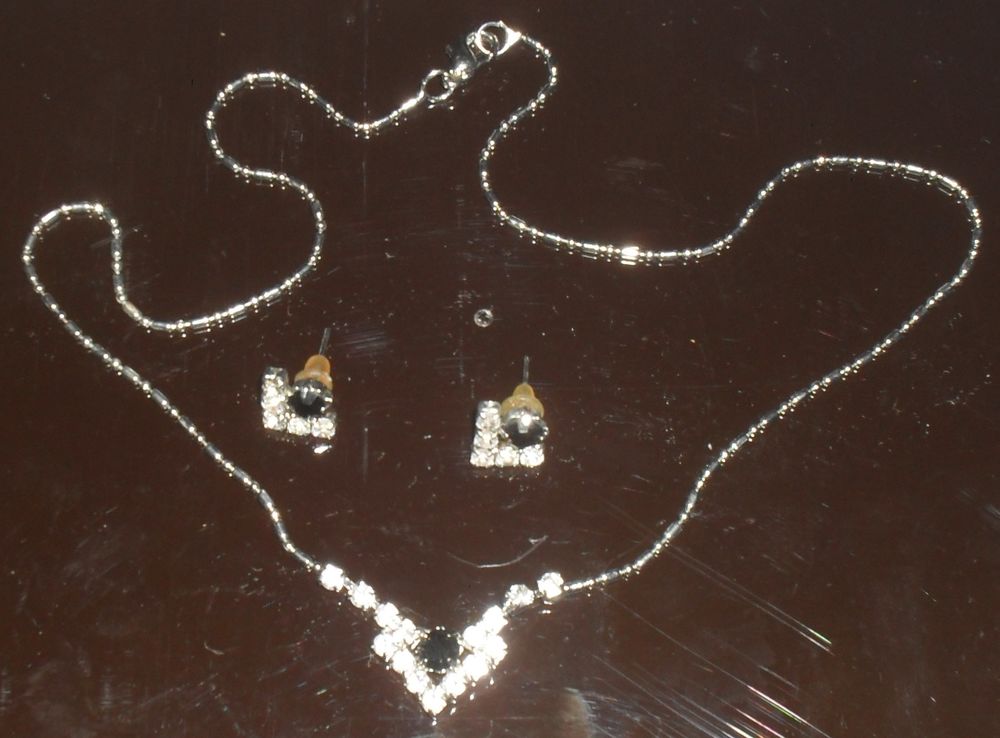 Parure Collier Boucles d'Oreilles Bijoux et montres