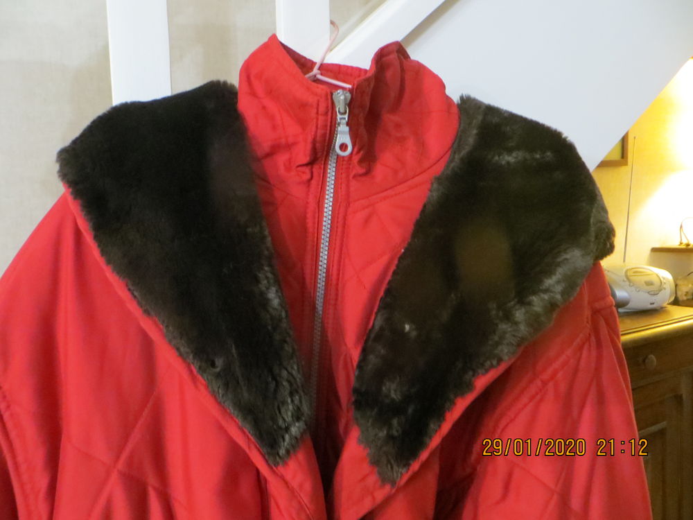 anorak rouge
Vêtements
