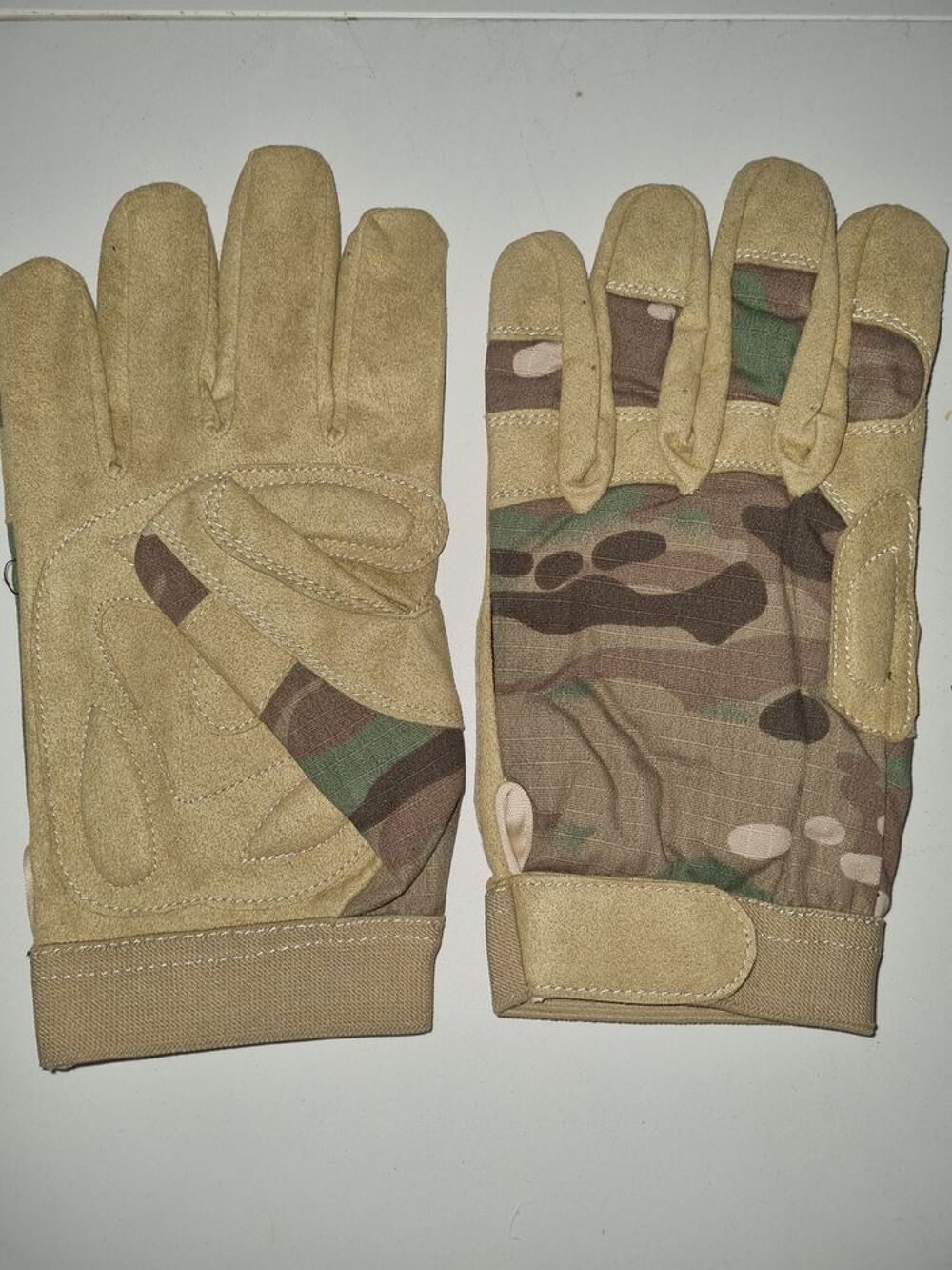 Lot &eacute;quipement airsoft / tactique neuf ? 700+ pi&egrave;ces Vêtements