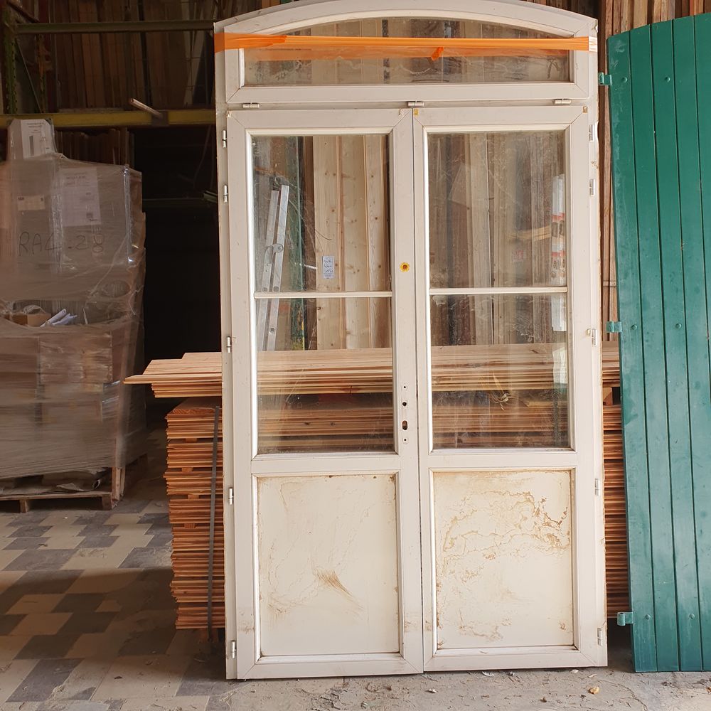 PORTE FENETRE et fen&ecirc;tre AVEC VOLET BOIS EXOTIQUE VERT - d'Occasion Bricolage