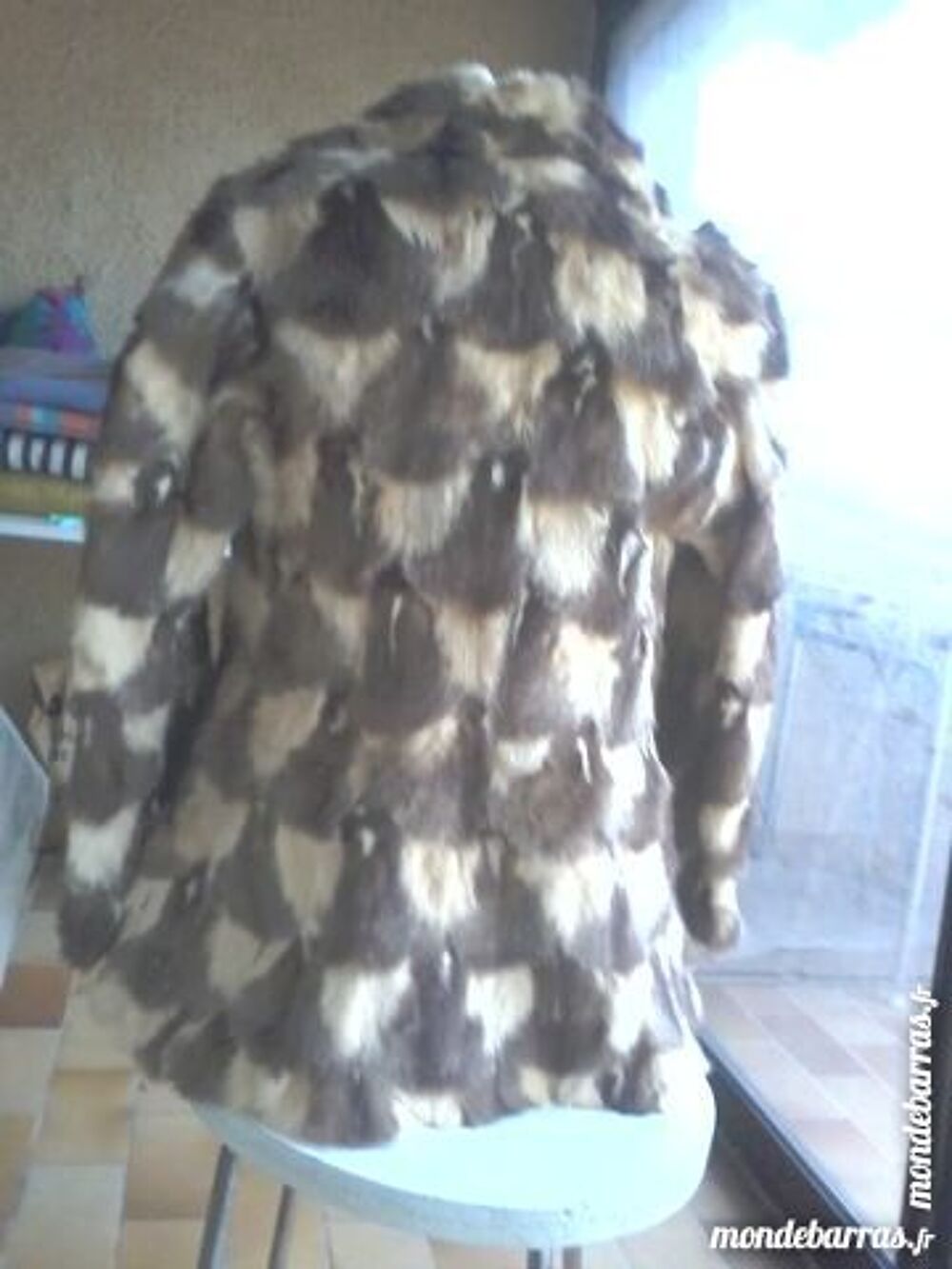 TRES BELLE FOURRURE Vêtements