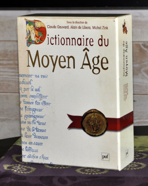 Dictionnaire du moyen-ge dans son coffret 80 Le Plessis-Trvise (94)