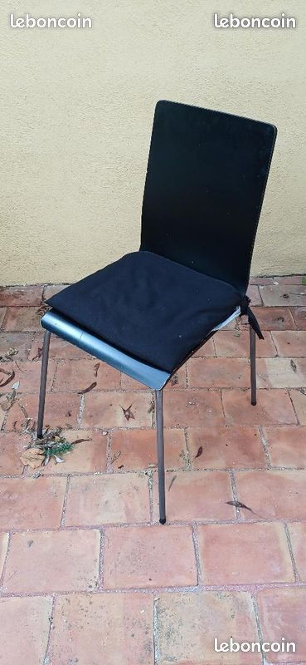 chaises noire 
lot de 2 
Meubles